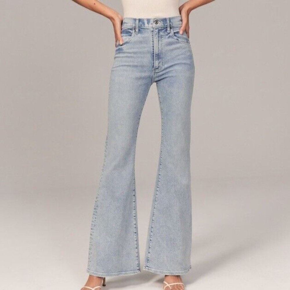 Abercrombie & Fitch Women's Curve Love Ultra High Rise Flare Jean Light Size 29
